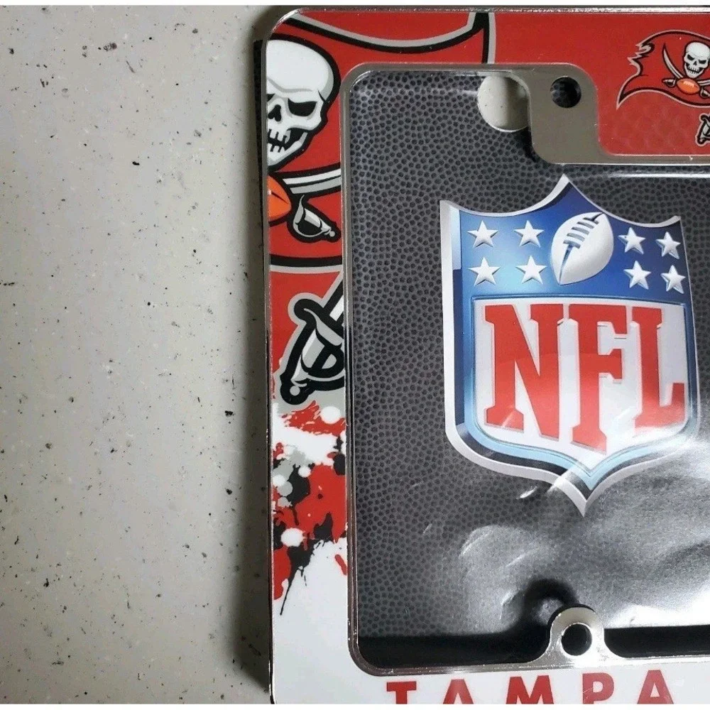 Tampa Bay Buccaneers Metal License Plate Frame Chrome Tag Cover‎ All Over...